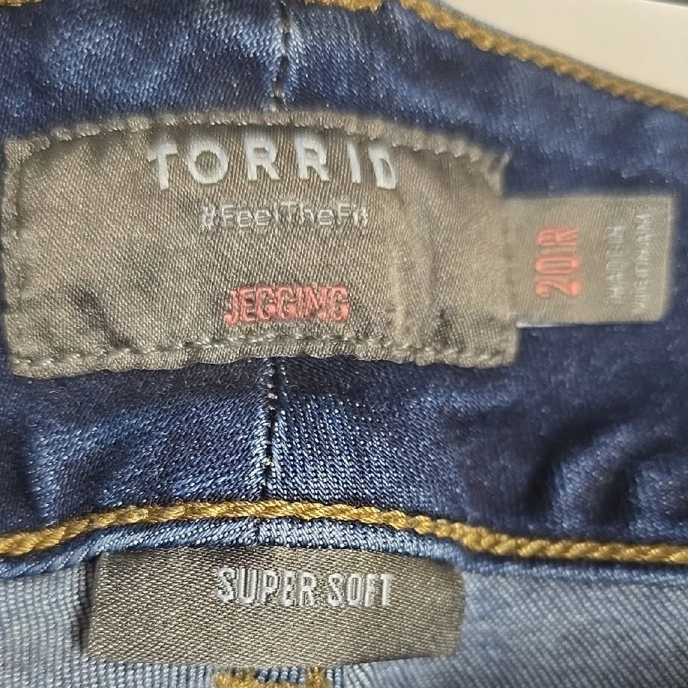 203 Torrid 20 20R Dark Blue Distressed Ankle Jeans